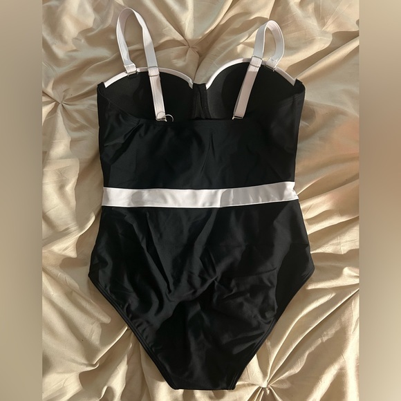 1960’s Style Swimsuit - Picture 3 of 5